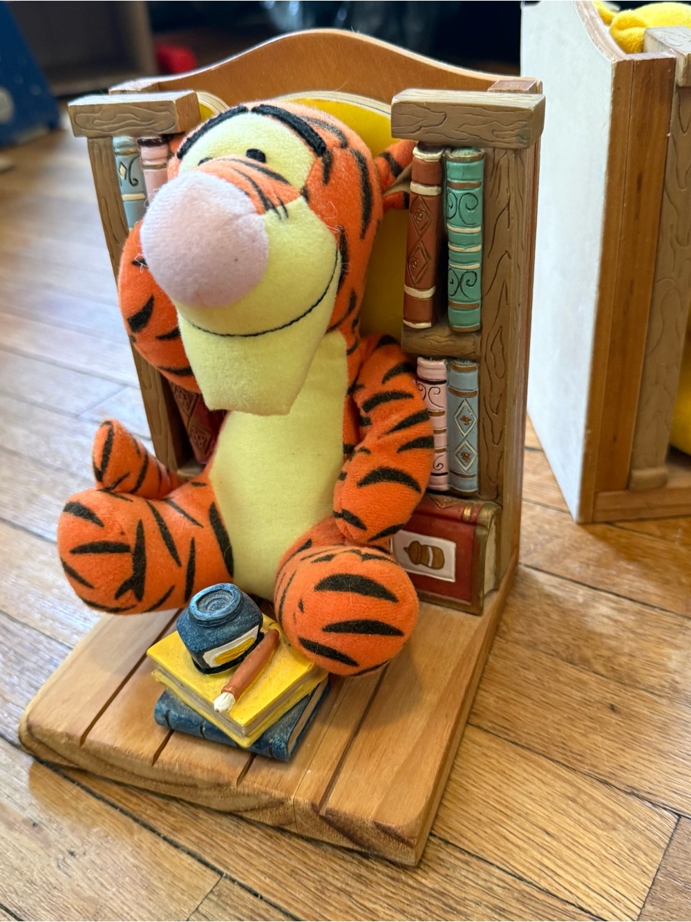 Disney Vintage Winnie the Pooh Bookend Buddies - Tigger & Pooh - Picture 3 of 5